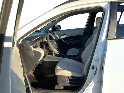 Used 2024 Toyota Corolla Cross LE w/ Moonroof Package image 14