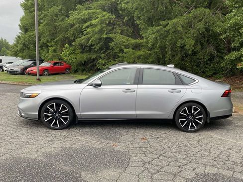 Used 2023 Honda Accord Touring image 2