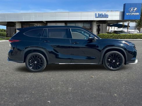 Used 2025 Toyota Highlander XSE AWD/4WD image 9