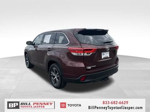 Used 2019 Toyota Highlander LE image 3