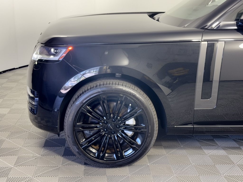New 2026 Land Rover Range Rover Long Wheelbase SE AWD/4WD image 13