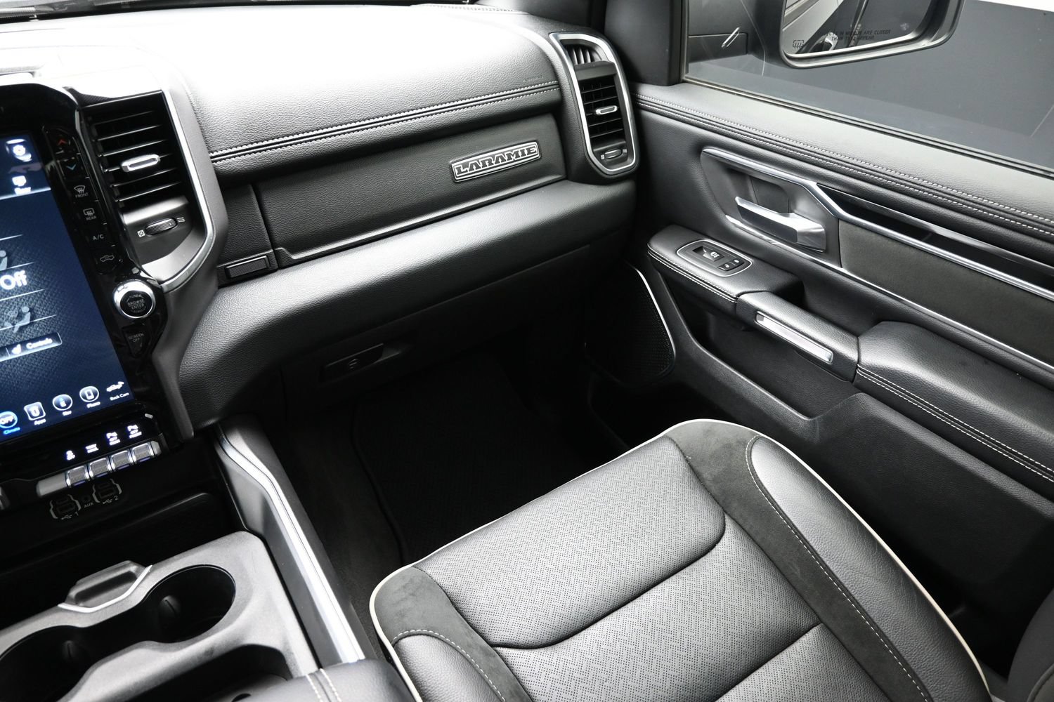 Used 2020 RAM 1500 Laramie w/ Sport Appearance Package AWD/4WD image 29