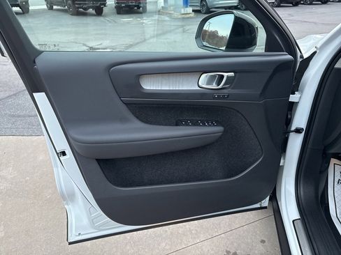 Certified 2025 Volvo XC40 B5 Plus image 17