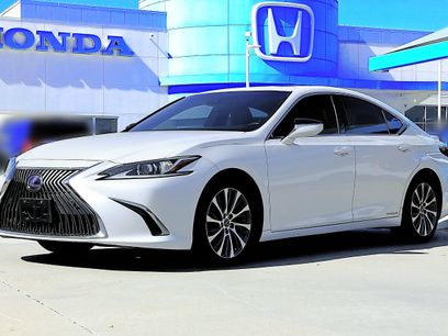 Used 2019 Lexus ES 300h w/ Premium Package