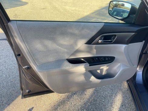 Used 2013 Honda Accord LX image 18