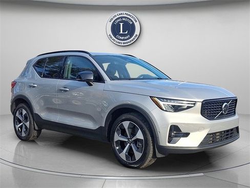 Certified 2025 Volvo XC40 B5 Plus image 1