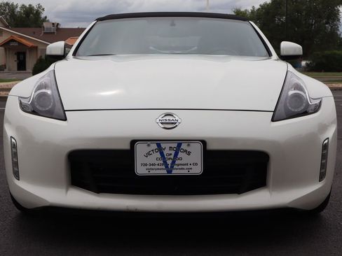 Used 2019 Nissan 370Z Touring RWD image 13