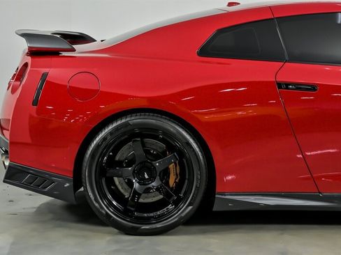 Used 2018 Nissan GT-R Premium AWD/4WD image 13