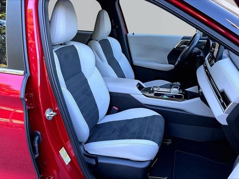 Used 2025 Mitsubishi Outlander SE FWD image 9