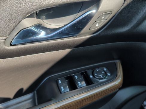 Used 2023 GMC Acadia SLE image 24