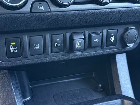 Used 2022 Toyota Tacoma TRD Off-Road w/ Technology Package image 22