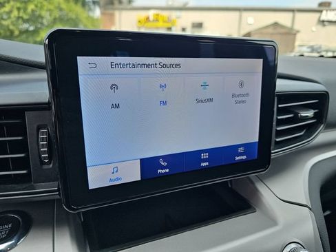 Used 2022 Ford Explorer XLT AWD/4WD image 25
