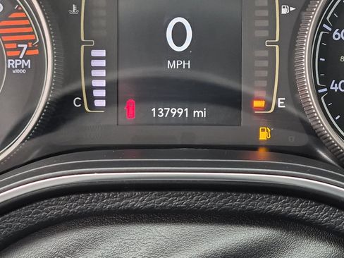 Used 2019 Jeep Cherokee Latitude w/ Popular Appearance Group FWD image 23
