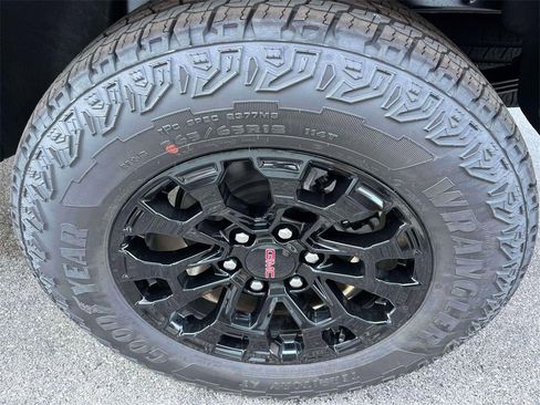 New 2026 GMC Canyon Elevation w/ Convenience Package image 12