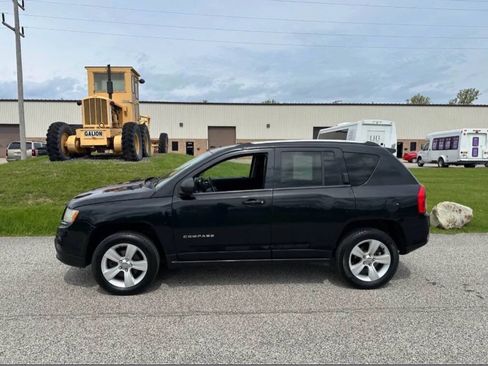 Used 2013 Jeep Compass Latitude AWD/4WD image 2