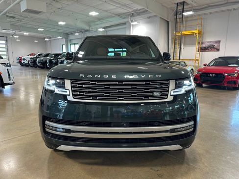Used 2025 Land Rover Range Rover SE AWD/4WD image 2