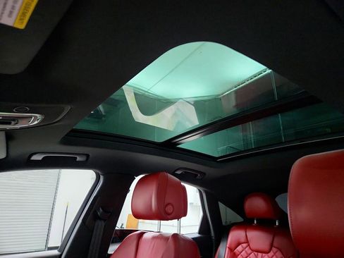 Used 2022 Audi SQ5 Prestige w/ Prestige Package image 15