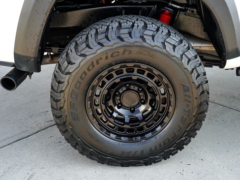 Certified 2023 Toyota Tacoma TRD Off-Road AWD/4WD image 11