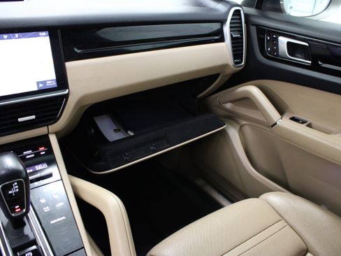 Used 2019 Porsche Cayenne AWD/4WD image 25