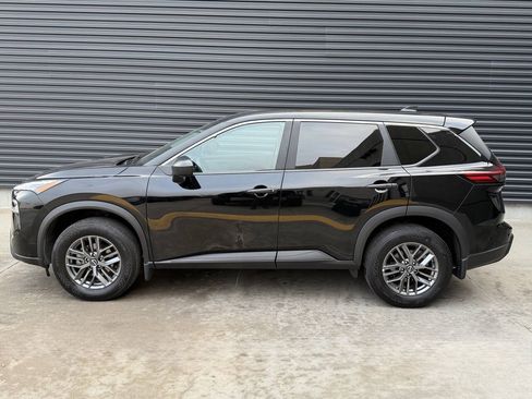 Used 2024 Nissan Rogue S AWD/4WD image 9