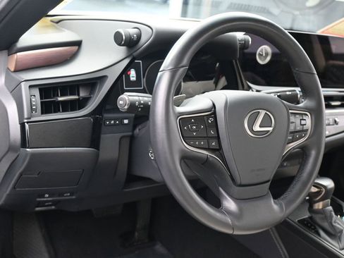 Used 2025 Lexus ES 350 w/ Premium Package FWD image 15