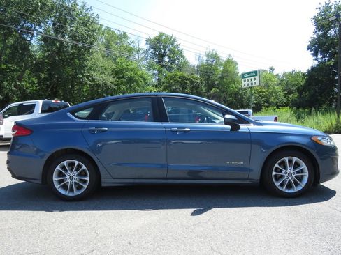 Used 2019 Ford Fusion SE FWD image 4