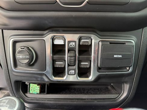 Used 2020 Jeep Wrangler Unlimited Sport S AWD/4WD image 27