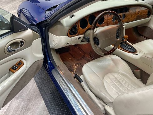 Used 2003 Jaguar XK8 Convertible image 4