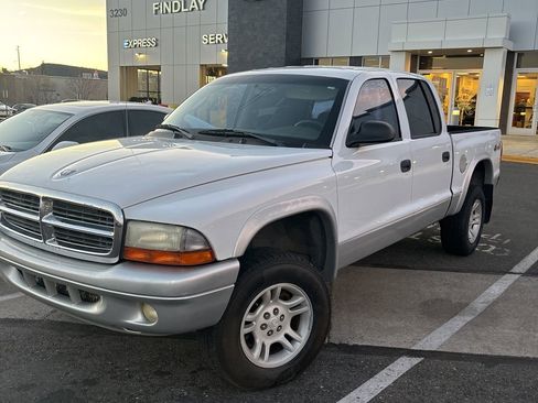 Used 2004 Dodge Dakota SLT w/ Deluxe Convenience Group image 2