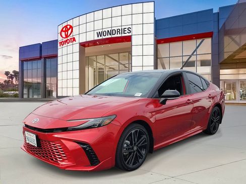 Used 2025 Toyota Camry XSE image 2