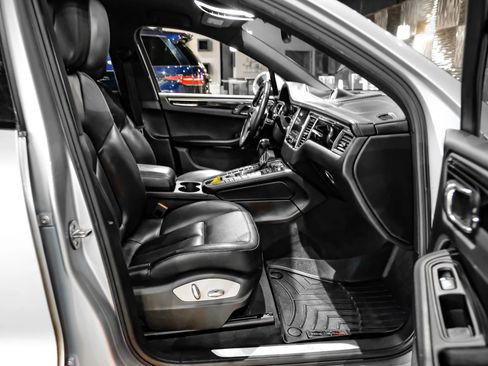 Used 2018 Porsche Macan S image 27