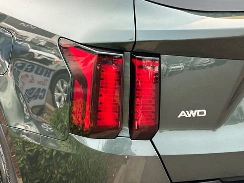 Used 2022 Kia Sorento LX AWD/4WD image 25
