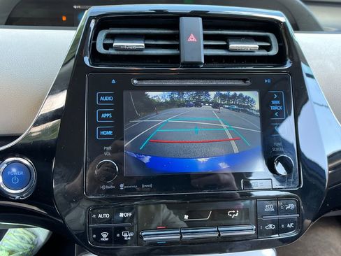 Used 2016 Toyota Prius Four FWD image 19
