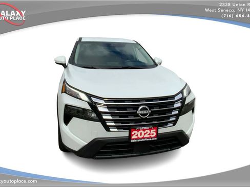Used 2025 Nissan Rogue SV AWD/4WD image 3