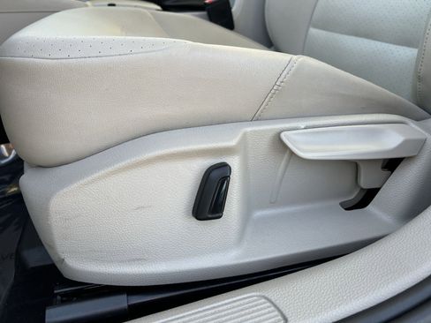 Used 2015 Volkswagen Golf S image 14