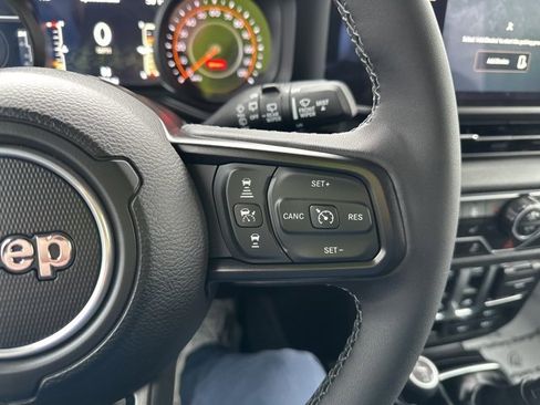 Used 2025 Jeep Wrangler Sport S image 19