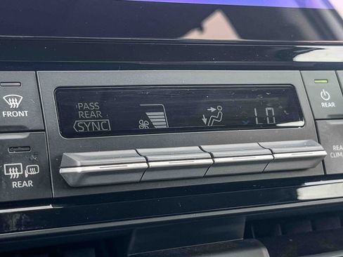 Used 2024 Toyota Grand Highlander XLE image 26