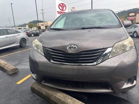 Used 2013 Toyota Sienna LE w/ Towing Pkg FWD image 15