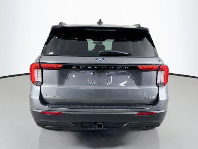 Used 2025 Ford Explorer Active AWD/4WD image 6