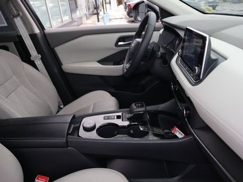Certified 2025 Nissan Rogue SV AWD/4WD image 27