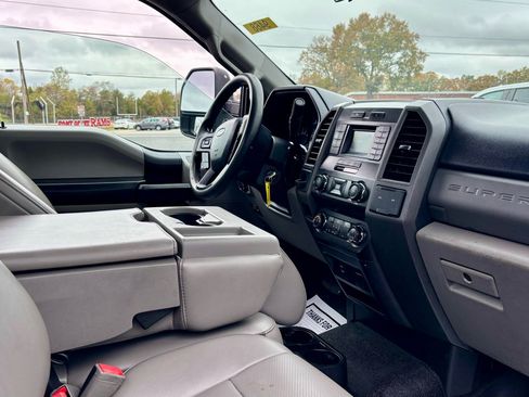 Used 2019 Ford F250 XL w/ Power Equipment Group image 10