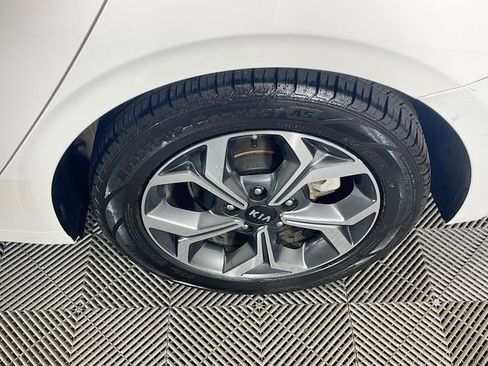 Used 2020 Kia Forte LXS FWD image 30