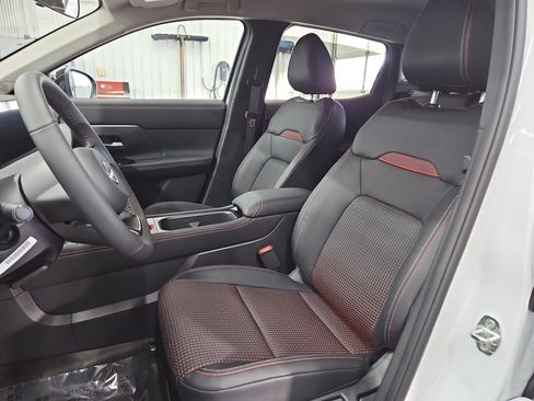 New 2026 Nissan Kicks SR w/ Cold Weather Package image 8