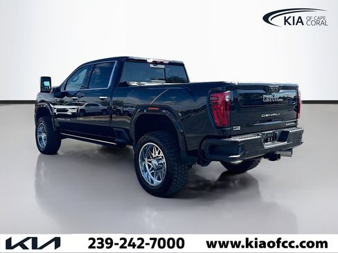 Used 2024 GMC Sierra 3500 Denali Ultimate image 3