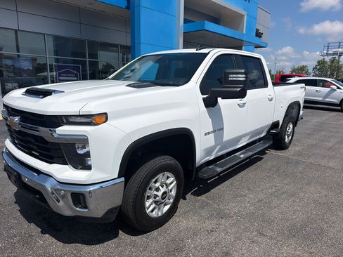 Used 2025 Chevrolet Silverado 2500 LT w/ Safety Package AWD/4WD image 2