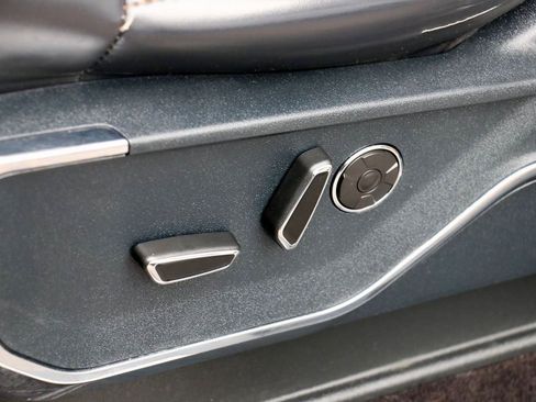 Used 2021 Ford F150 Platinum w/ Tow Technology Package image 24