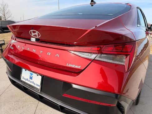 Used 2025 Hyundai Elantra Limited FWD image 33