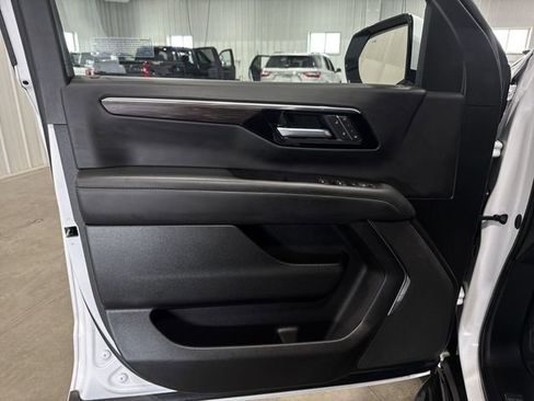 Used 2025 Chevrolet Tahoe LT AWD/4WD image 17