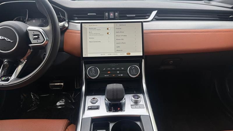 Used 2022 Jaguar XF R-Dynamic SE AWD/4WD image 15
