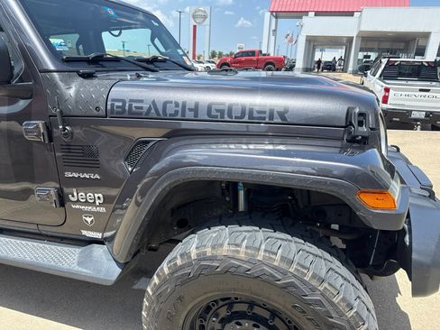 Used 2019 Jeep Wrangler Unlimited Sahara w/ Safety Group AWD/4WD image 5